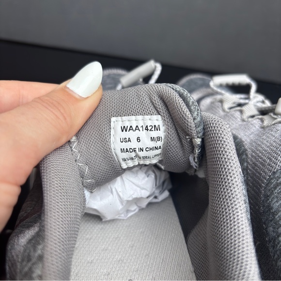 Propet Women's TravelActiv Aero Shoe, Silver, Size 6 NIB - Picture 9 of 13